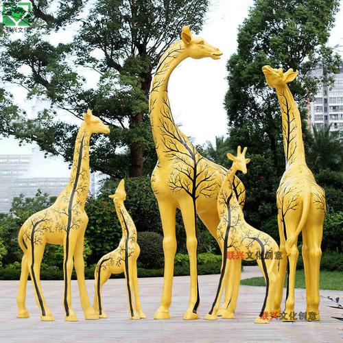广东深圳联兴玻璃钢雕塑工厂专业定制户外玻璃钢动物雕塑大长颈鹿